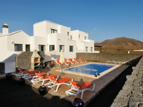 Playa Blanca Villa Sleeps 10 Pool Air Con WiFi gîte à louer Las Breñas