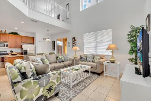 Kissimmee Villa Sleeps 10 Pool Air Con WiFi - image 5