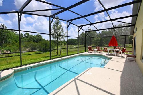 Kissimmee Villa Sleeps 10 Pool Air Con WiFi - image 3
