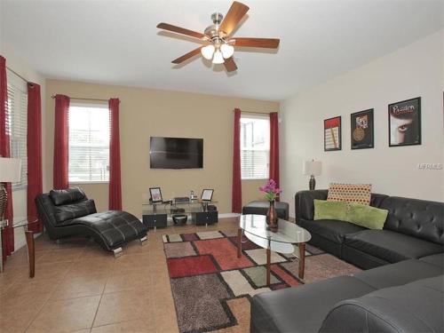 Kissimmee Villa Sleeps 10 Pool Air Con WiFi - image 7