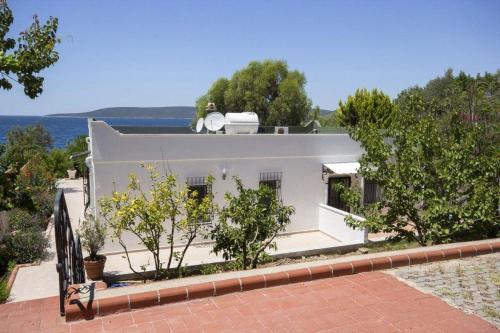  Guvercinlik Villa Sleeps 6 Air Con WiFi in Güvercinlik