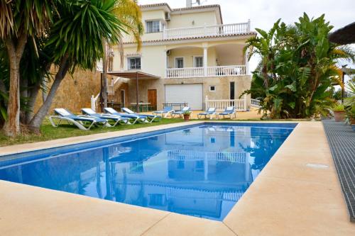 Mijas Villa Sleeps 15 with Pool and Air Con gîte à louer La Cala De Mijas
