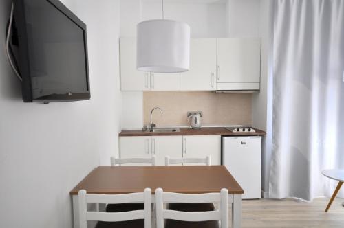 2 bedrooms, 5 beds
