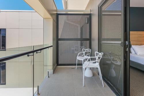 Springs Newcastle Room Type - Executive King Room with Balcony