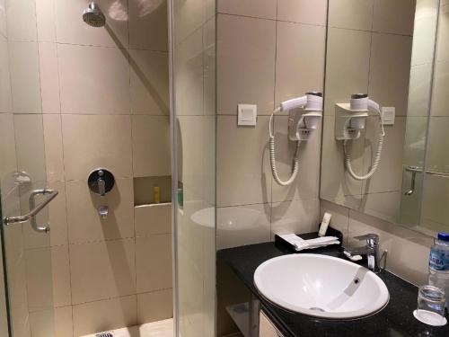 PRIME PARK Hotel Bandung Room Type - Deluxe King Room