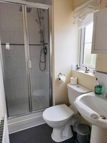 Bathroom, Lakeside: Argosy 3bed house 2bath parking M27 J5 Southampton Airport sleeps 6 in Eastleigh South