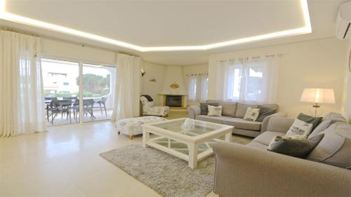 Villa Pinhal 213-CleverDetails- Sleeps 8, Quiet area, walking distance 3