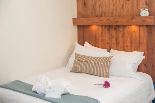 Double Room with Shared Bathroom image 10