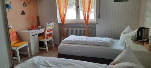 2 twin beds