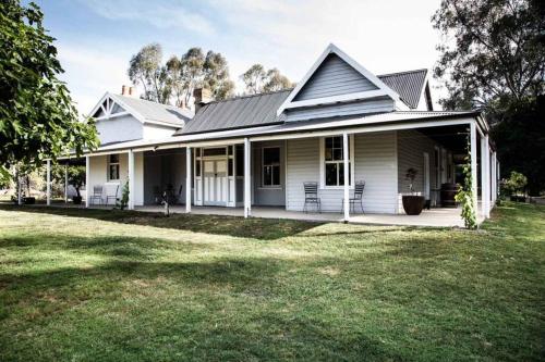 The Glen Farmhouse on Ovens River