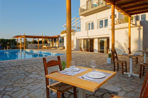 Photo - Oasis Beach Hotel - Adults Only