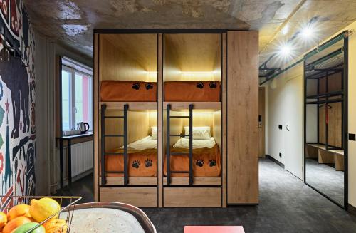 Capsule Hotel We&I