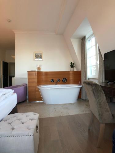 The Starnbergsee Hideaway Room Type - Junior Suite Lakeside