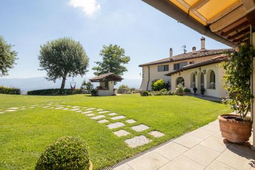 Villa Collesole by Mmega - Accommodation - San Donato in Collina