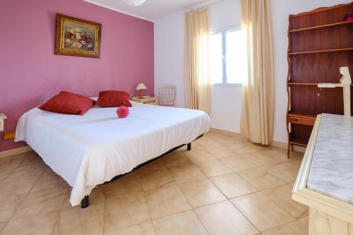2 bedrooms, 4 beds
