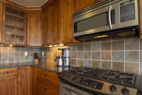 Cozens Pointe D301 condo - image 4