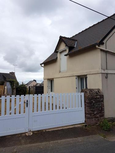 House with one bedroom in Frehel with enclosed garden gîte à louer Fréhel