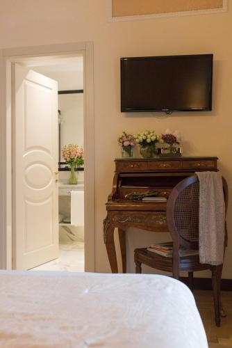 HOTEL BERNINI PALACE  Room Type - Basic Double Room