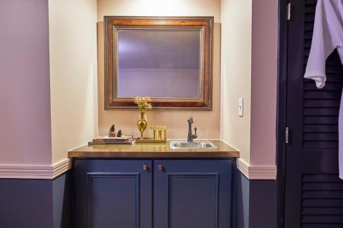 The Oliver Hotel Knoxville, by Oliver