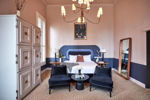 The Oliver Hotel Knoxville, by Oliver