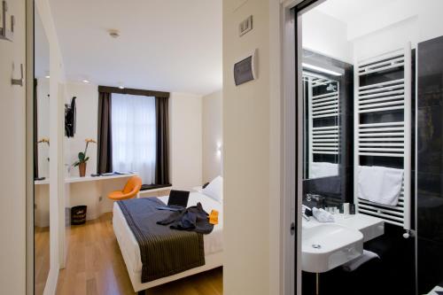 Double Room image 2