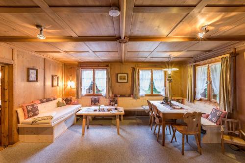  Cresta - 9,5-Zimmerhaus für 19 - 20 Personen, 270m2 in Conters