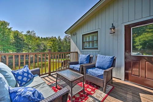 Cozy Apt with Hot Tub and Deck, 10 Mi to Stowe Resort! in 普拉茨堡