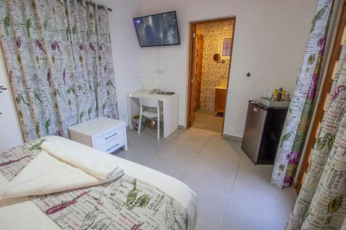 Single Room with Shower image 2