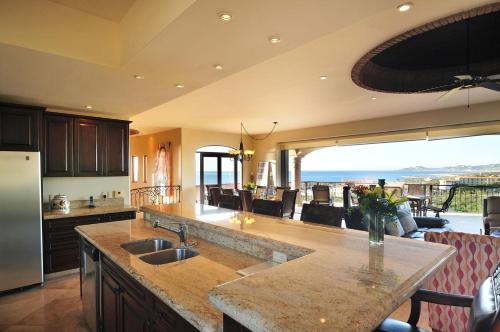 Oceanview villa, private pool. Close to beautiful beach! Gated community.