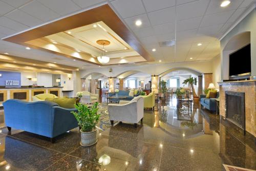 Holiday Inn Express & Suites Tacoma South - Lakewood, an IHG Hotel