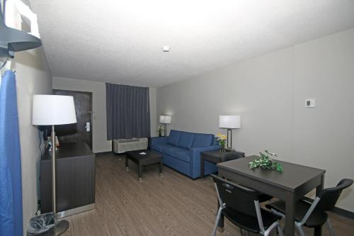 Clarion Pointe Statesville - main image