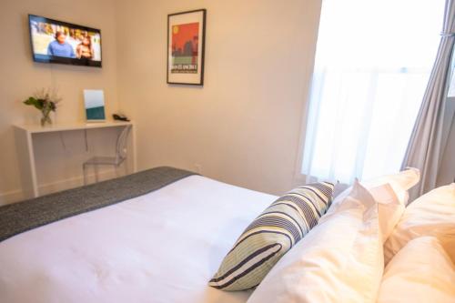 Double Room with Shared Bathroom image 10