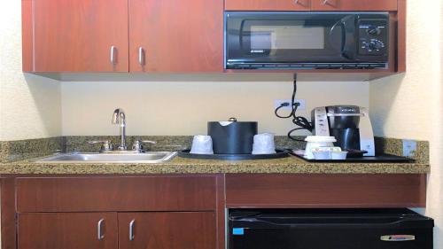 Holiday Inn Express Fresno Northwest - Herndon, an IHG Hotel