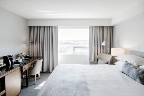 The James Hotel Stop at The James Hotel to discover the wonders of Saskatoon (SK). Offering a variety of facilities and services, the hotel provides all you need for a good nights sleep. To be found at the hotel are