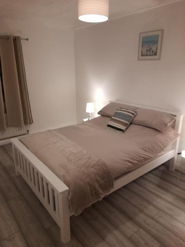 Luxurious 2 Bed Apartment 2nd Floor Contractors Families Close To City Centre Occasional Bed Availab