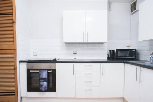 Brynglas Newport flat sleeps 8 - Mycityhaven in Shaftbury