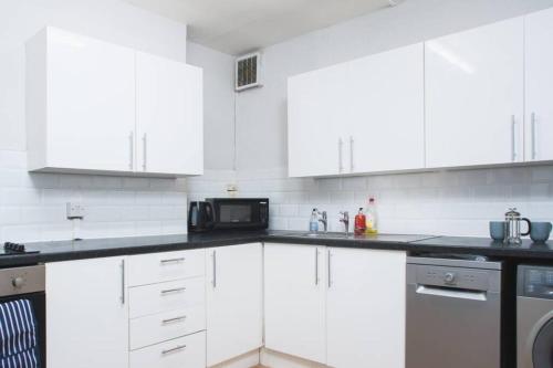 Brynglas Newport flat sleeps 8 - Mycityhaven in Shaftbury