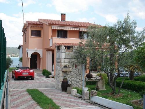 Apartments Andy - 50 m from beach - Location saisonnière - Sukošan