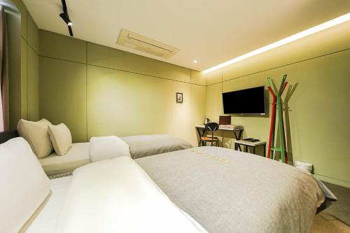 2 twin beds