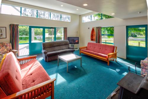 gedeelde lounge/tv-ruimte, Te Anau Lakeview Holiday Park & Motels in Te Anau