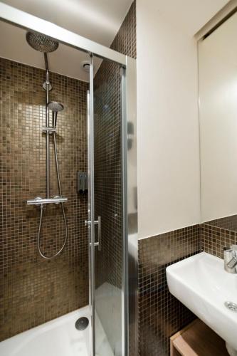 MARAIS LOVELY BEAUBOURG A - image 12