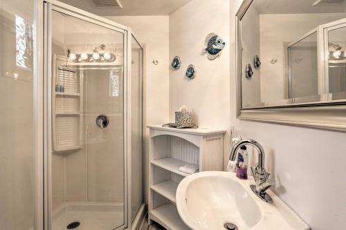 Sunny Coastal Cottage with Deck and Walk to Beach - image 3