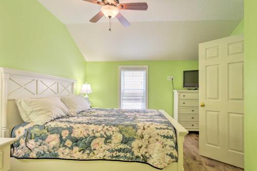 Sunny Coastal Cottage with Deck and Walk to Beach - image 11