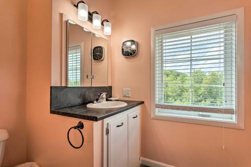 Sunny Coastal Cottage with Deck and Walk to Beach - image 4