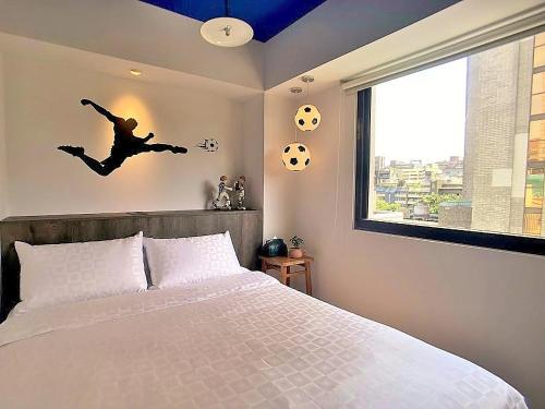 Double Room with City View image 8