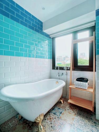 Deluxe Double Room with City View image 5