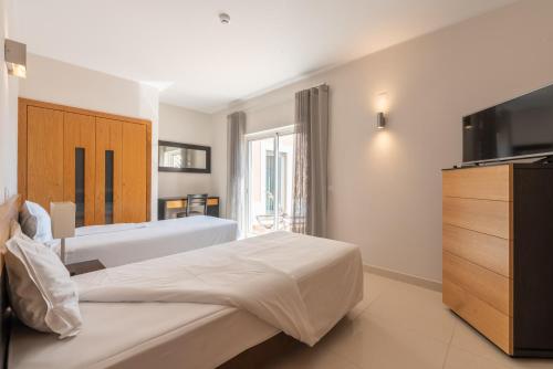 Three-Bedroom Villa with Private Pool image 8