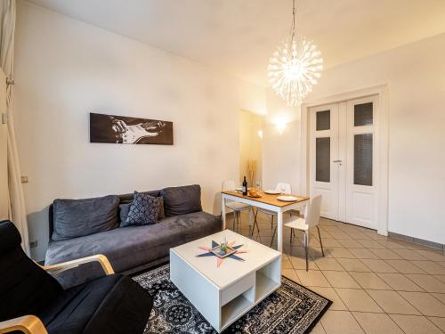 One-Bedroom Apartment image 9
