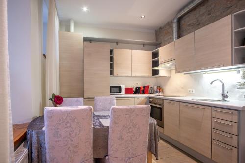Deluxe Split level Apartment with Sauna image 10