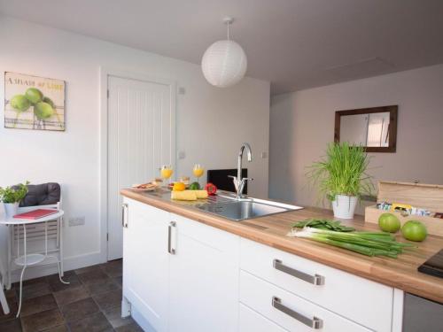 Beddoe Apartments Premier Lodge Eastleigh near Winchester and Southampton - image 4